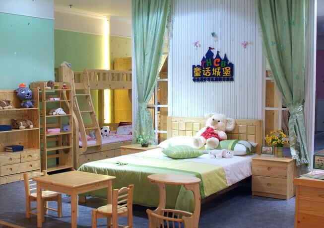 记者走访了重庆几家大型家居卖场,这些卖场基本都有专门销售儿童家具